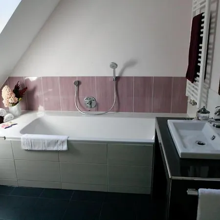 Haus Keppelborg: Zi Antonia Mit Kirchplatzblick * 黑克